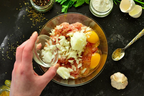 Processo Cottura Carne Macinata Ingredienti Una Donna Sta Preparando Pollo — Foto Stock