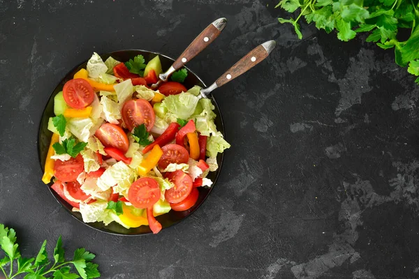 Spring Vegetable Salad Dark Background Top View — Stock Photo, Image
