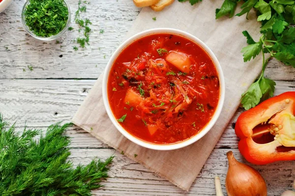 토마토 우크라이나어와 러시아어 그릇에 — 스톡 사진