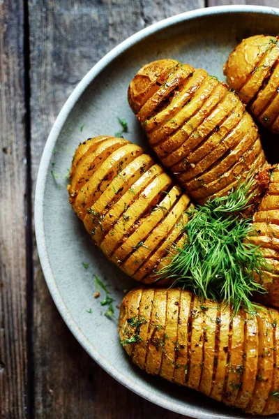 Baked Potato Hasselbeck Accordion Baked Potato Gray Clay Plate Close — Stock Photo, Image