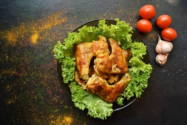 Food Photography Chicken Wings Lettuce Black Background Appetizing Grilled Meat — Stock Photo, Image