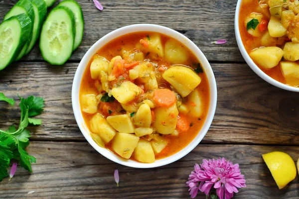 Vegetable Stew White Bowl Food Wooden Background Healthy Hot Meal — Stock Photo, Image