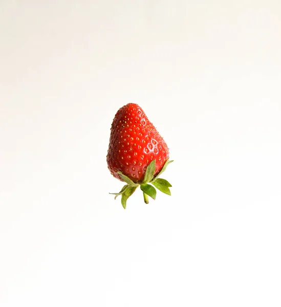 Minimal Food Concept Strawberries White Background One Strawberry Isolated White — Stock Photo, Image