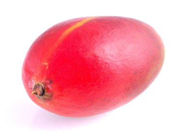 Beyaz arka planda yalıtılmış mango meyvesi. Yakın plan..