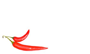 Kırmızı biber beyaz arkaplanda izole edilmiş.