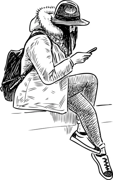 Эскиз Городской Женщины Шляпе Сотовым Телефоном — стоковый вектор