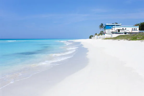 바라데로에 패러다임의 해변에서 과하얀 모래와 하늘을 수있다 관광의 — 스톡 사진