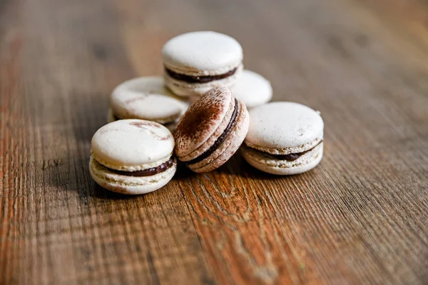 Plusieurs Morceaux Délicieux Biscuits Français Macrons Saveur Chocolat — Photo