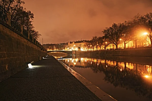 Piękny Widok Miasto Nocy Długa Ekspozycja — Zdjęcie stockowe