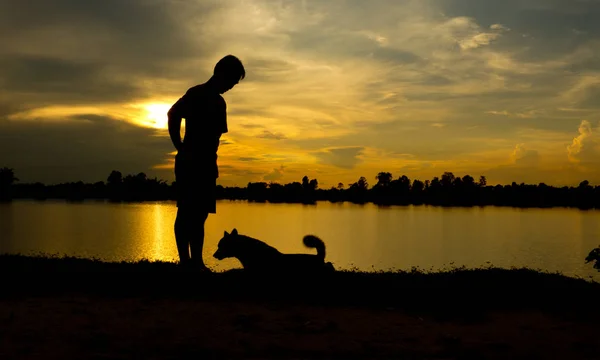 Silhouette man and dog — Stock Photo, Image