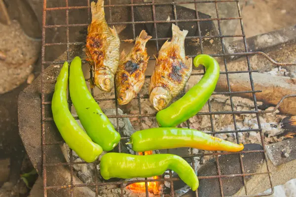 Izgara balık ve biber