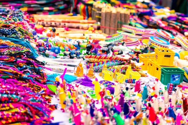 Otavalo kasabasında, Ekvador 'un yerli el sanatları.