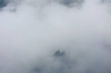 Medellin Kolombiya 'nın dışında 4 numaralı sisli dağ