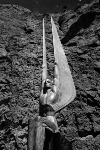 날개달린 조각상에 영향을 Art Deco 그림은 조각가 오스카 Oskar Hansen — 스톡 사진