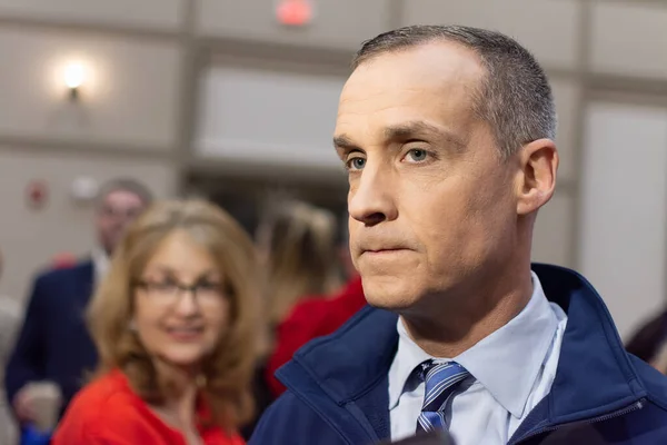 Corey Lewandowski Medio Grimacing Scrum Prensa Mientras Que Lista Una — Foto de Stock