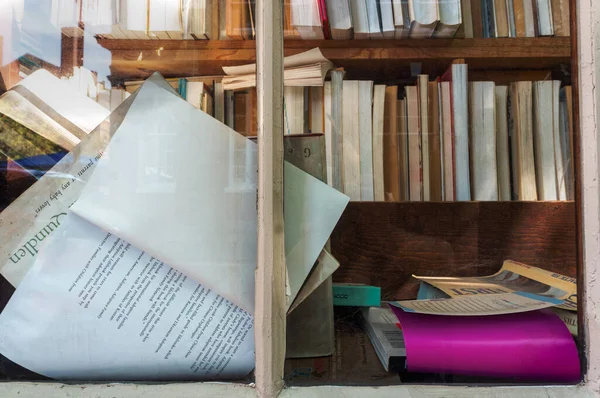 Intriguing Bright Window Used Recycled Bookstore View Several Shelves Books — Stock Photo, Image