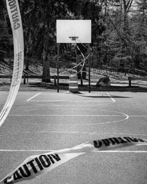 Outdoor Basketball Court Stands Closed Covid Coronavirus Basket Roped Bright — Stock Photo, Image