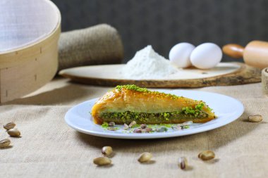 Geleneksel hindistancevizli tatlı baklavası.