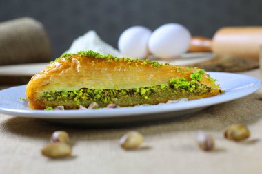 Geleneksel hindistancevizli tatlı baklavası.