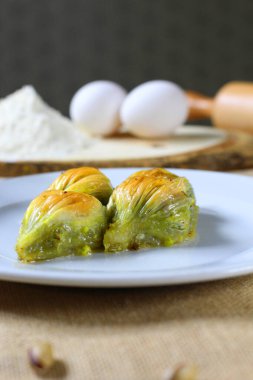 Geleneksel hindistancevizli tatlı baklavası.