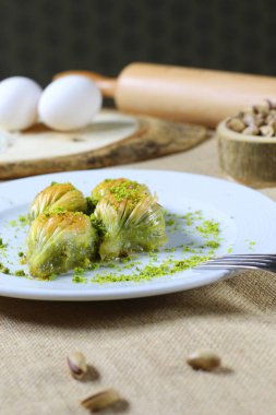 Geleneksel hindistancevizli tatlı baklavası.