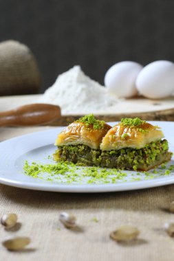 Geleneksel hindistancevizli tatlı baklavası.