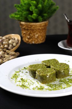 Geleneksel hindistancevizli tatlı baklavası.