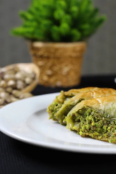 Traditionelles Türkisches Dessert Baklava Mit Cashew Walnüssen — Stockfoto