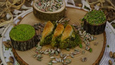 Geleneksel hindistancevizli tatlı baklavası.