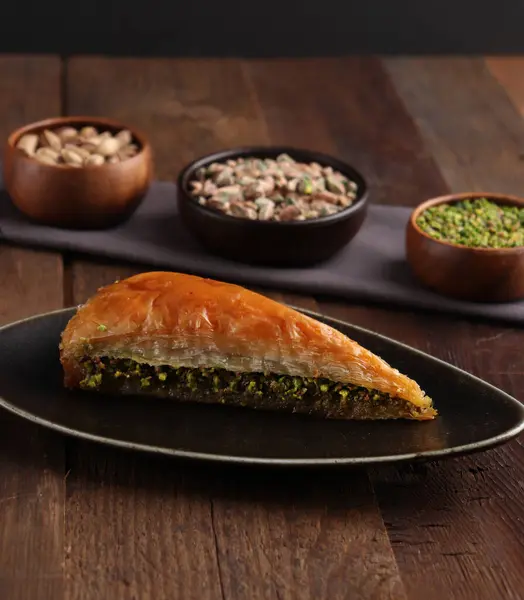 Traditionelles Türkisches Dessert Baklava Mit Cashew Walnüssen — Stockfoto