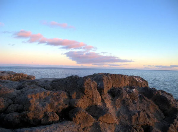 Zonsondergang Boven Rustige Caribische Wateren Rock Sound Eleuthera — Stockfoto