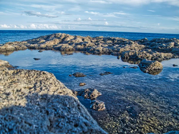 Natuurlijke Waterpoelen aan de kust HDR — Stockfoto