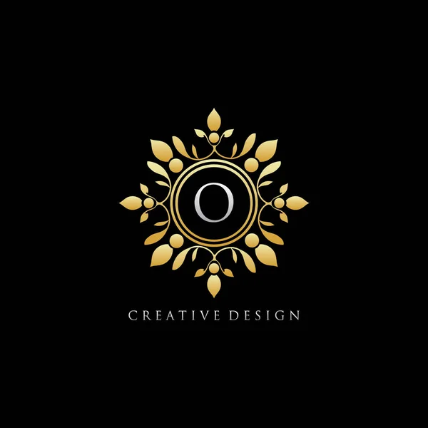 Royal Carta Boutique Logo Design — Vetor de Stock