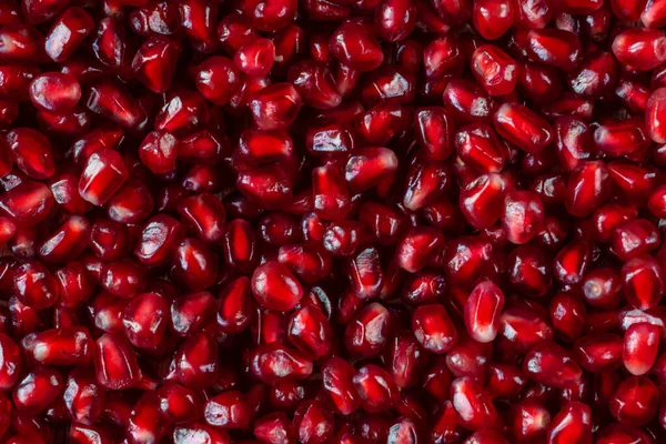 全体の写真の赤輝けるザクロの穀物背景 — ストック写真