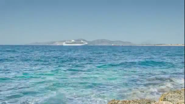 Weergave cruiseschip In de zee — Stockvideo