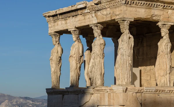 Статуи Кариатид в Афинах — стоковое фото