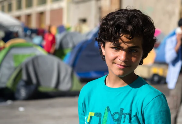 Porträt eines syrischen Jungen in einem Flüchtlingslager — Stockfoto