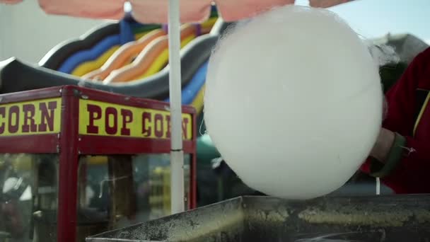 Close Up of a Man Cooking a Candy-floss at Amusement Park — Stock Video