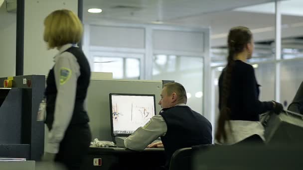 Editorial: Airport officials inspect the luggage of passengers through the x-ray — Stock Video