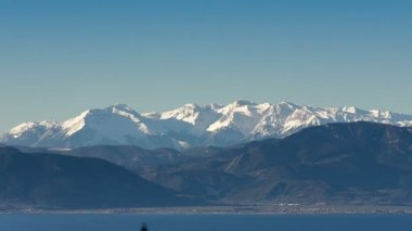 Majestic dağlar üzerinde Avrupa Kayak Merkezi Görünümü 