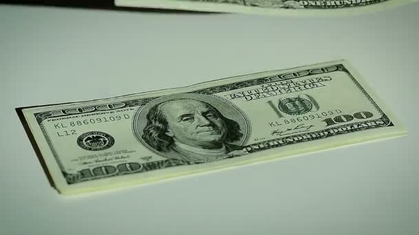 Close-Up Man Hand tellen honderd-dollarbiljetten — Stockvideo
