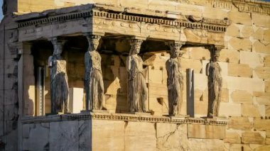 Antik mermer Caryatids Hill akropolü heykelleri 