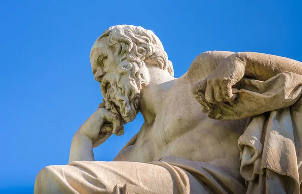 ギリシャの偉大な哲学者ソクラテスのクローズ アップの大理石像. — ストック写真