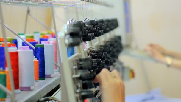 Close-up a employees of a textile factory works in the shop for sewing patterns. — Stock Video