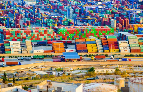 Thousands of large containers in a large cargo port view. — Stock Photo, Image