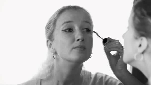 Zeitlupe Nahaufnahme Eines Schönen Jungen Mädchens Das Wimpern Mit Tinte — Stockvideo