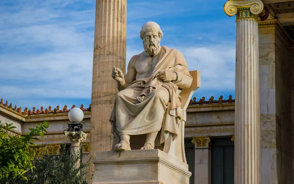 Antigua Estatua Del Gran Filósofo Platón Sobre Fondo Las Columnas —  Fotos de Stock