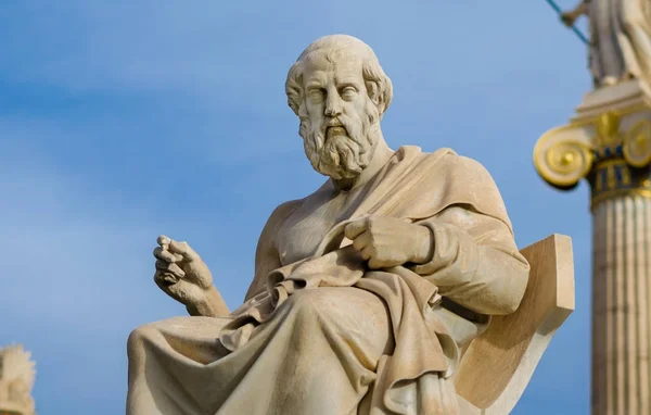 Antik Yunanistan Platon, zemin mermer sütun üzerine büyük filozof heykeli.