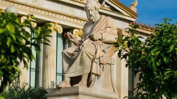 Estatua Del Gran Filósofo Griego Platón Sentado Una Silla Mármol — Vídeos de Stock