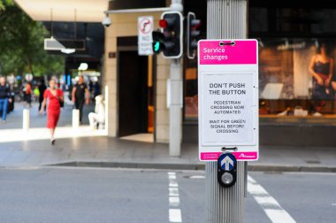 Koronavirüsün yayılmasını sınırlamak için düğmeye basmayın